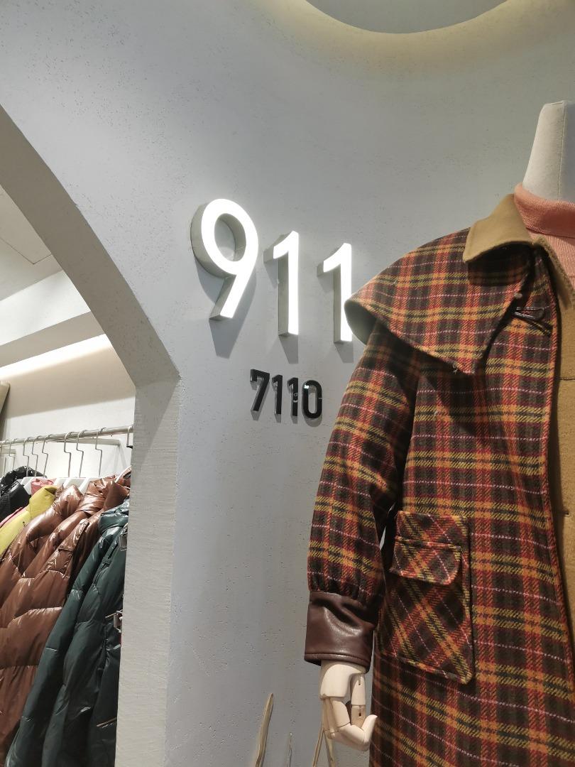 911